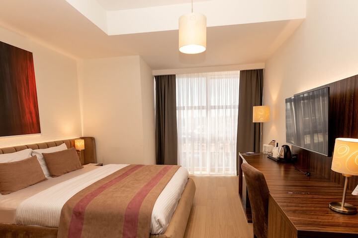 Room 4 of 25
