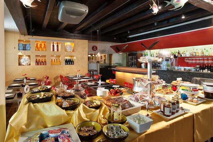 Breakfast/Coffee Service 15 of 35