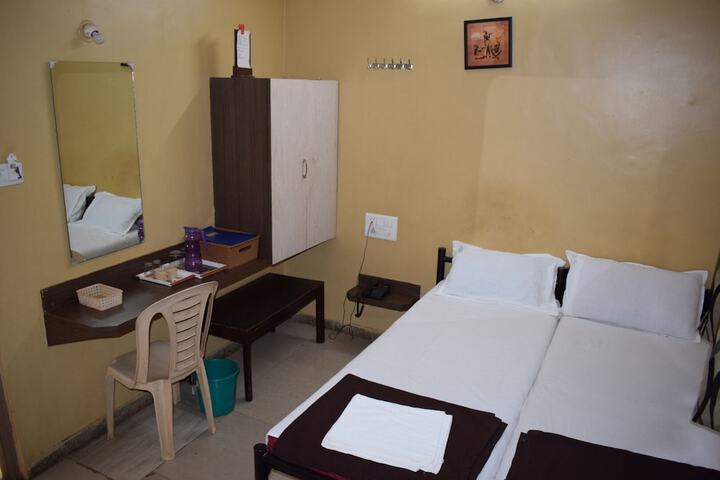 Room 28 of 58