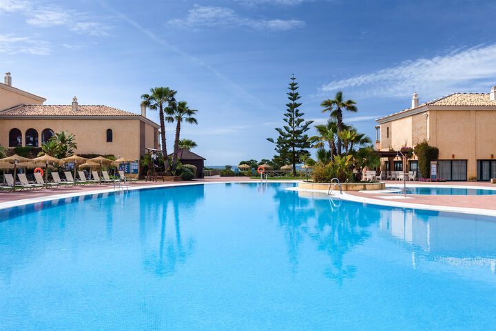 Hotel Pool