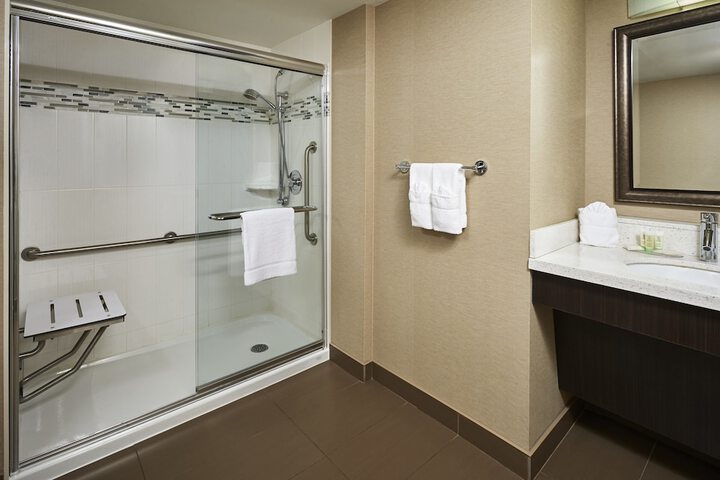 1 Queen Studio Suite Full Kitchen Single Sofa Bed (8 of 28)