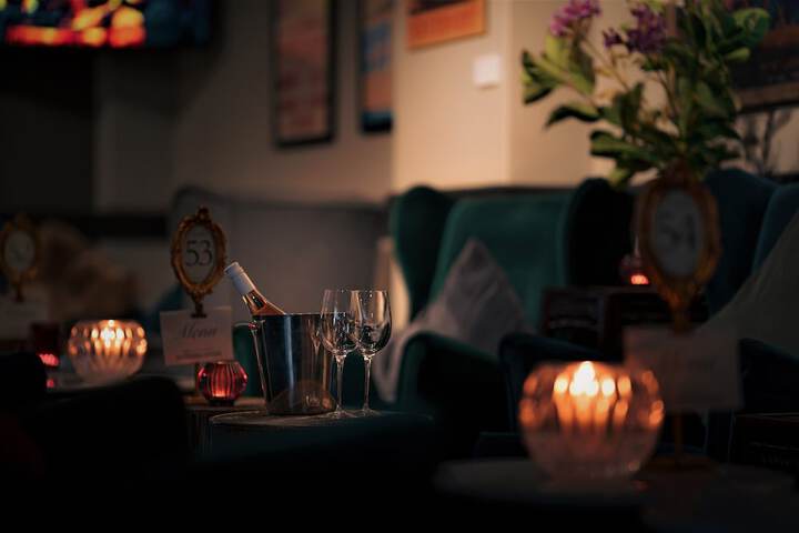 Lounge 40 of 51