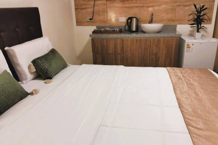 Room 183 of 284