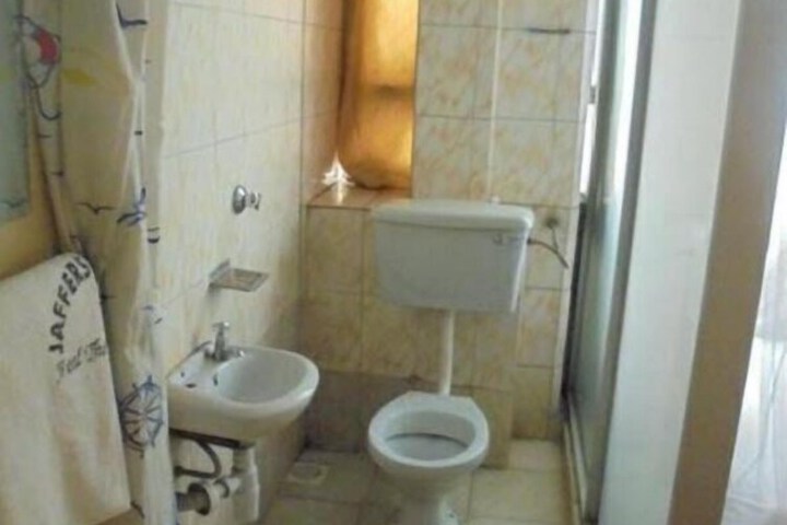 Room 12 of 21