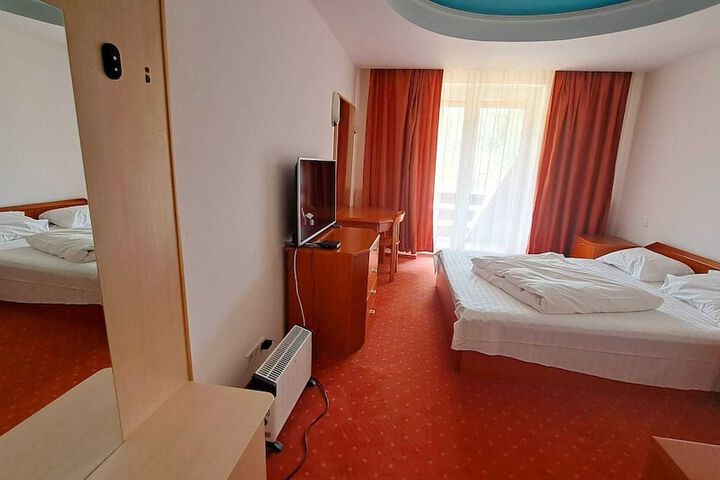 Room 6 of 28