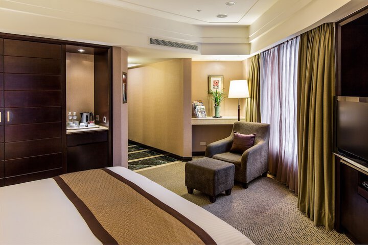 Room 11 of 39