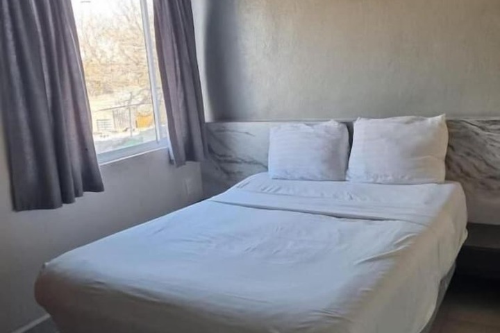 Room 10 of 36