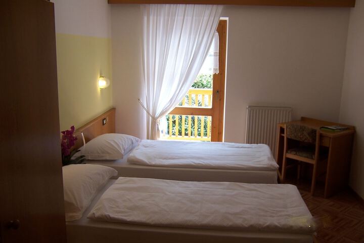 Room 4 of 53