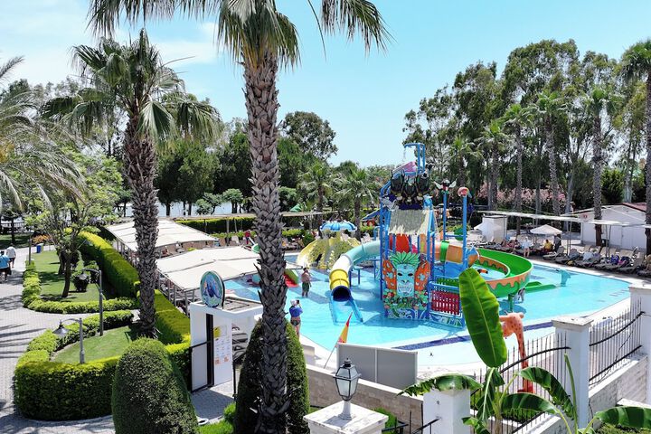 Hotel with Pool