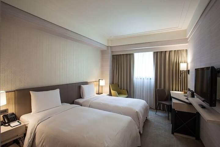 Room 12 of 26