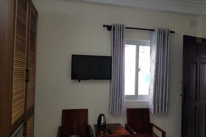 Room 8 of 34