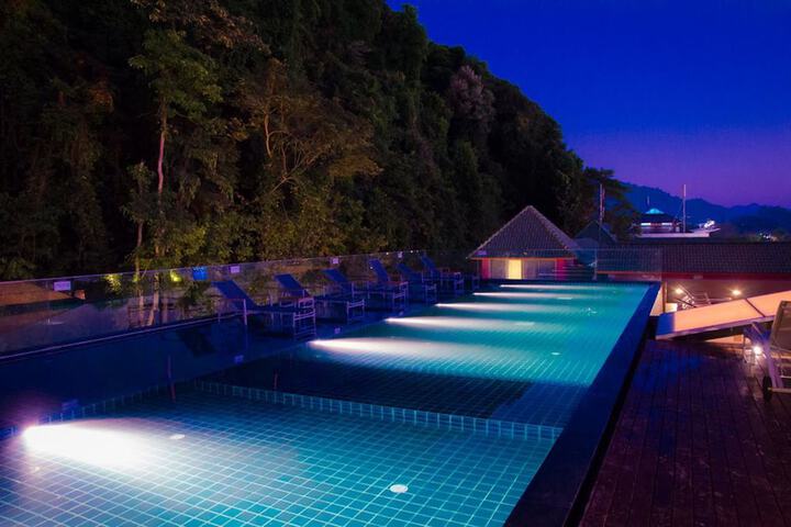 Hotel Pool