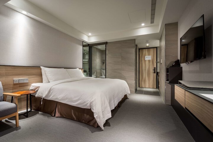 Room 3 of 44