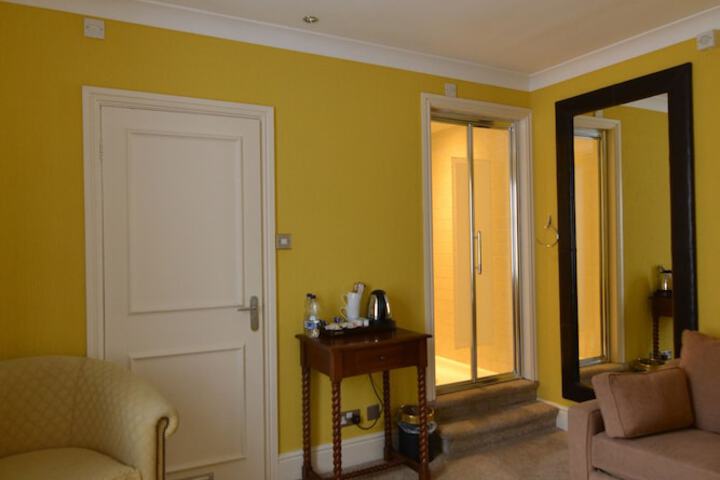 Room 17 of 43