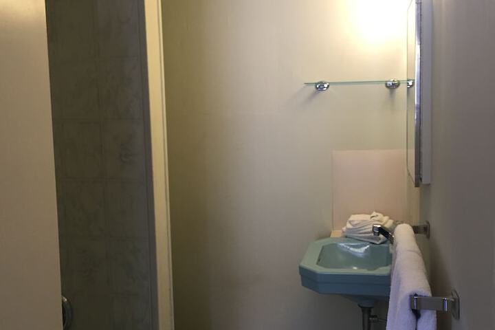 Room 13 of 16