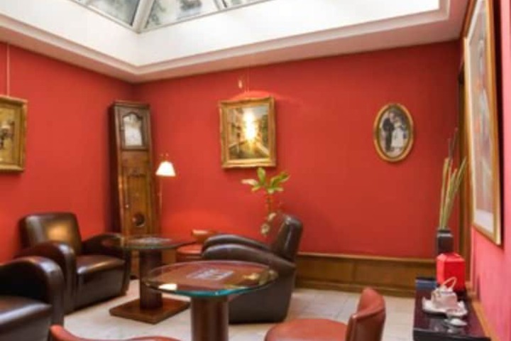 Lounge 44 of 54