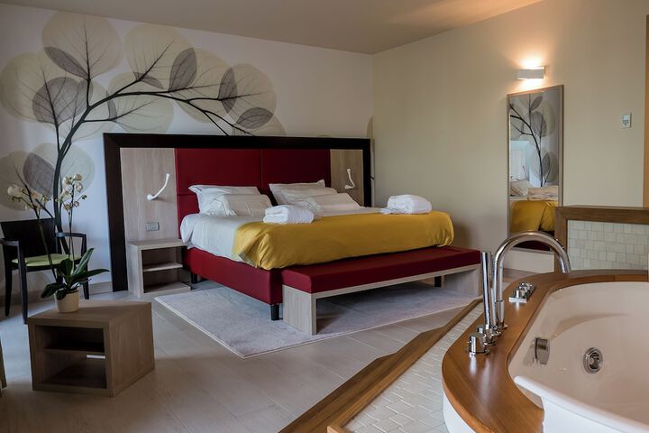 Room 15 of 48