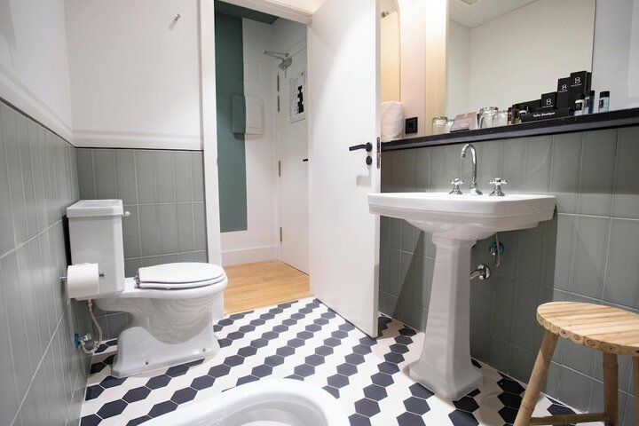 Room 30 of 43