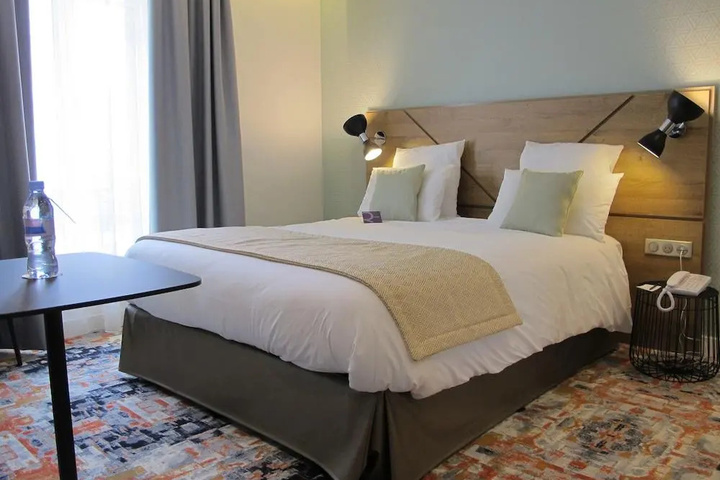 Room 2 of 8