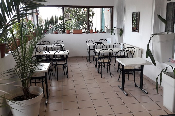 Lounge 17 of 21