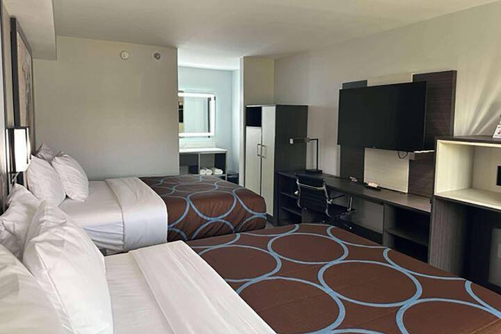 1 King Bed (3 of 15)