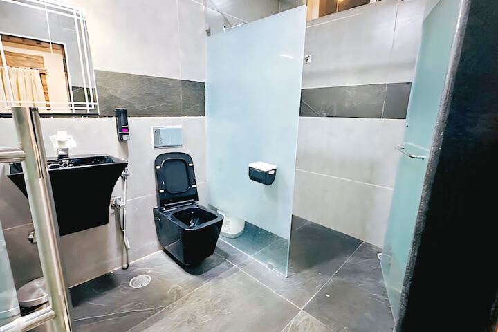 Room 6 of 11