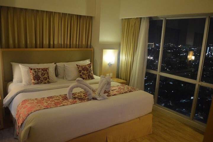 Room 12 of 32