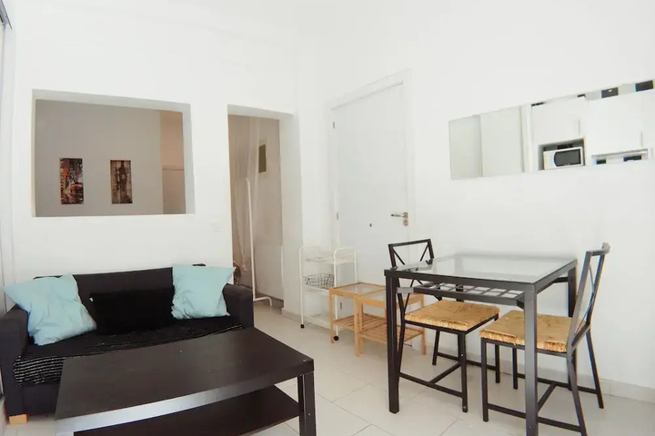 Room 5 of 10