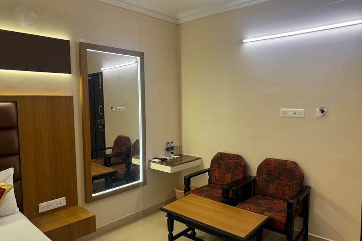 Room 4 of 18