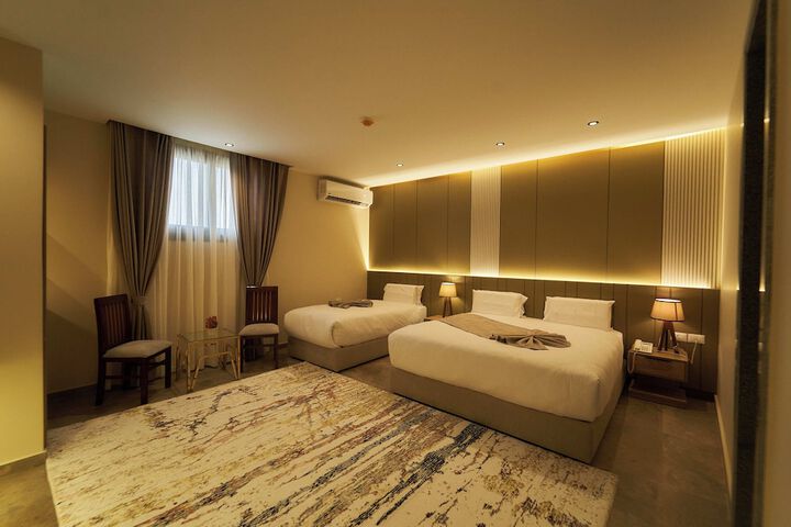 Room 8 of 148