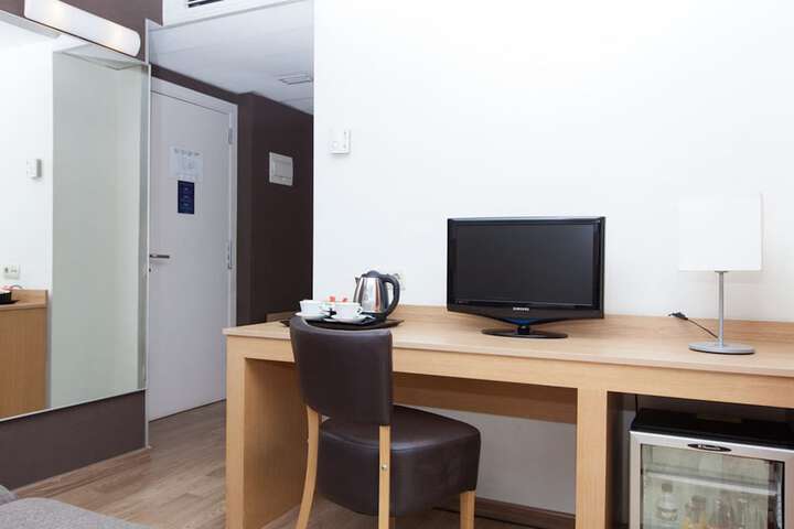Room 7 of 48