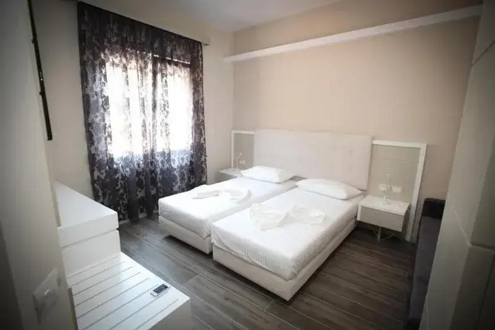 Room 5 of 15