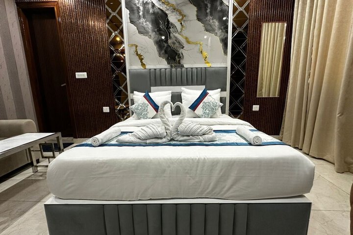 Room 8 of 52