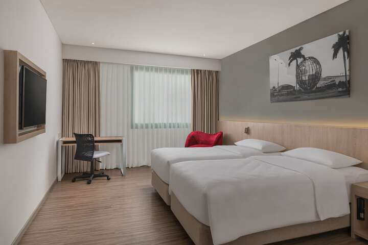 Room 4 of 76