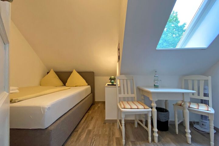 Room 4 of 37