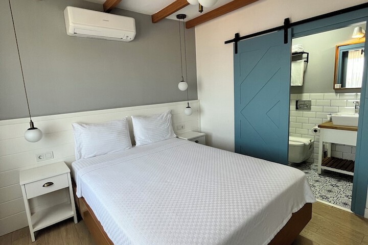Room 14 of 37