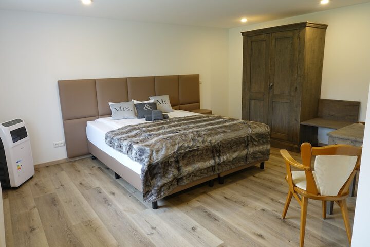 Room 7 of 17