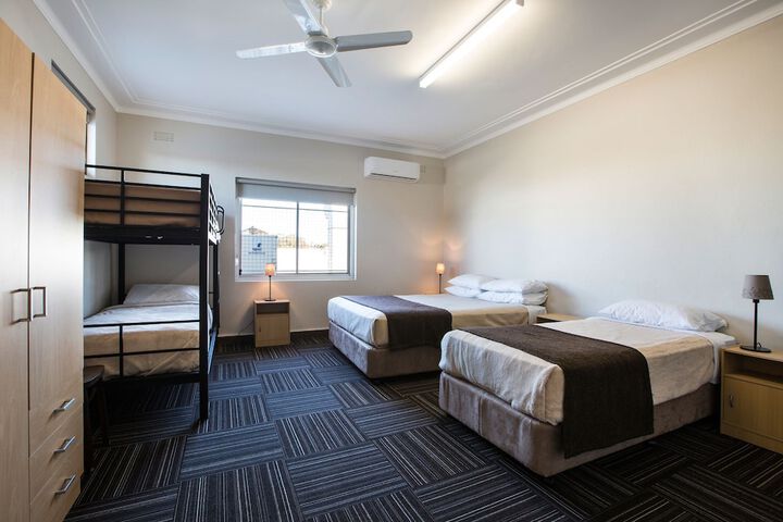 Room 7 of 32