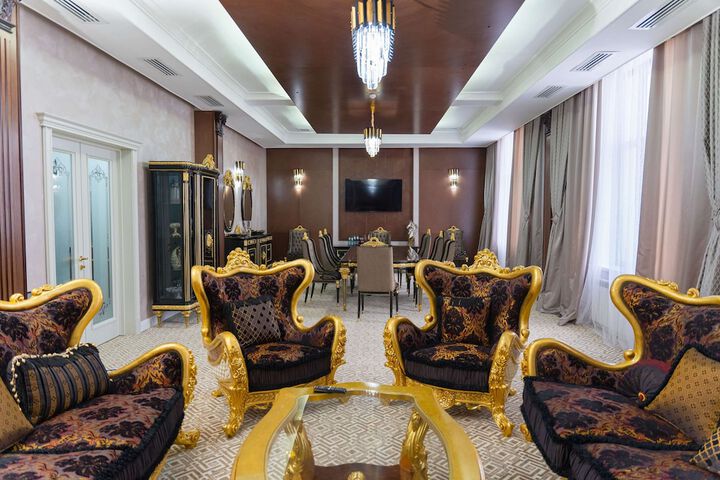 Room 44 of 102