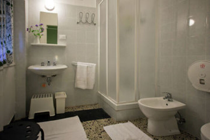 Room 3 of 73