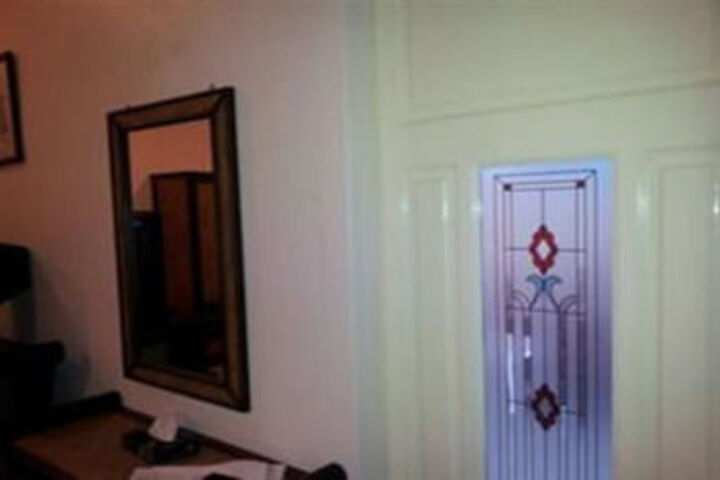 Room 6 of 14