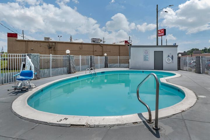 Hotel with Pool