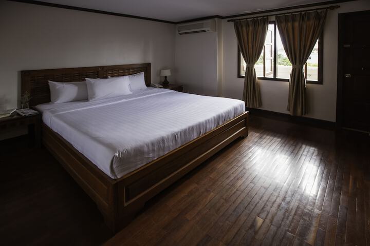 Room 19 of 36