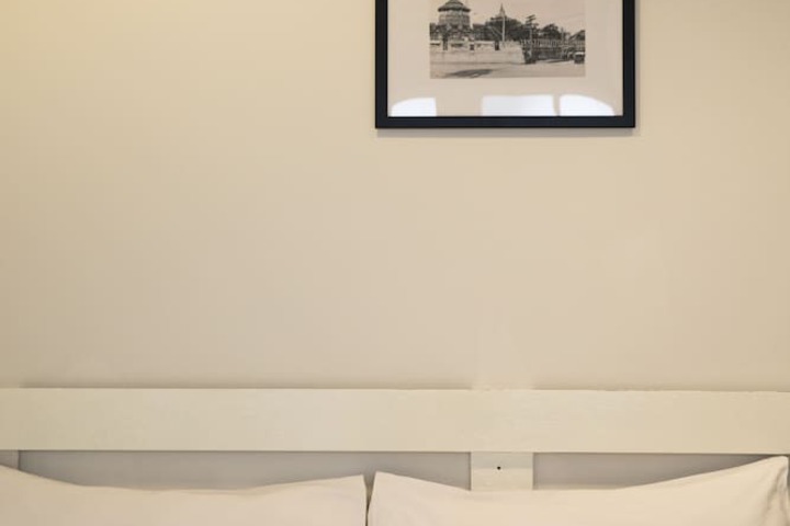 Room 35 of 142