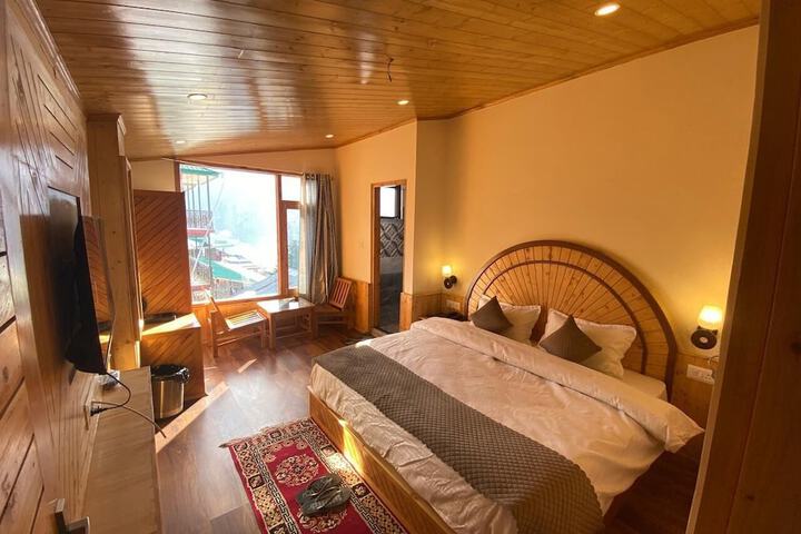 Room 3 of 12