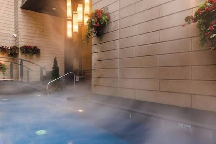 Pool Hotel