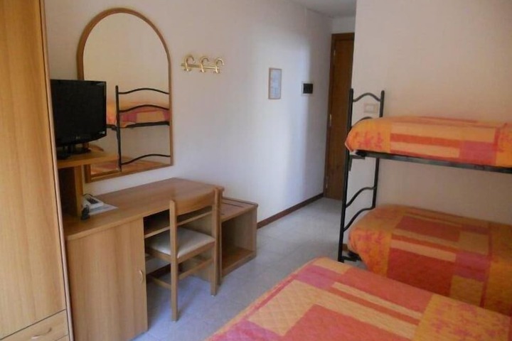 Room 14 of 35