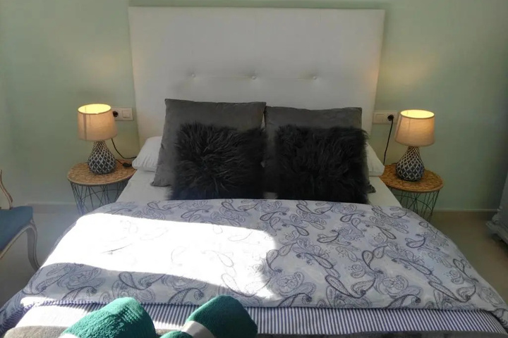 Room 4 of 9