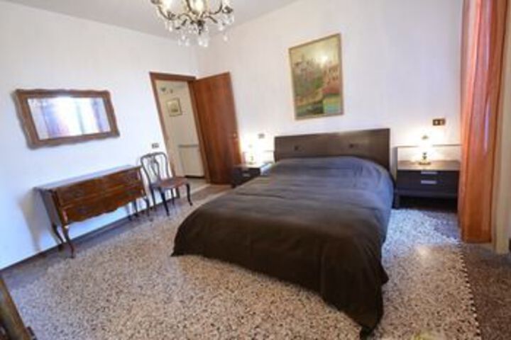Room 18 of 30