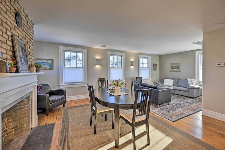 Bright Apartment - 1 / 2 Mi to Greenport Harbor!